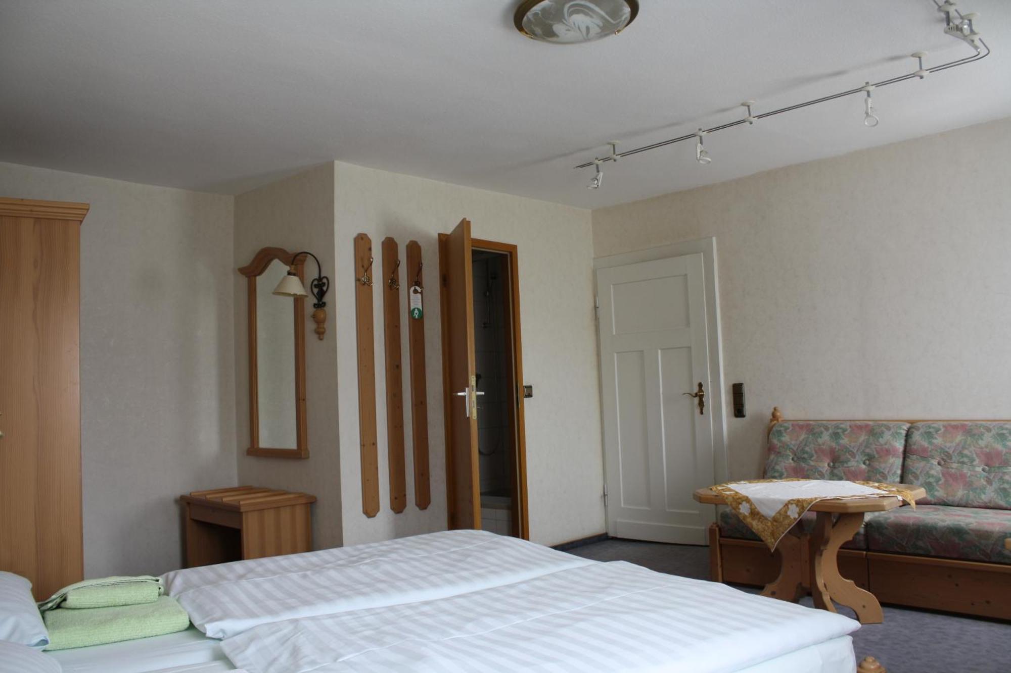 Hotel St. Hubertus Wallmerod ภายนอก รูปภาพ