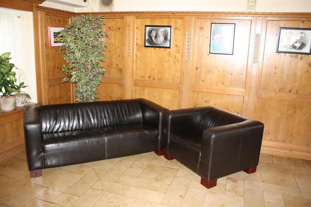 Hotel St. Hubertus Wallmerod ภายนอก รูปภาพ